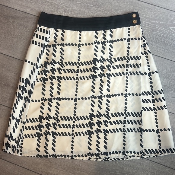 LILLY Pulitzer black and white silk wrap a-line geometric print skirt size 4 - Picture 2 of 10